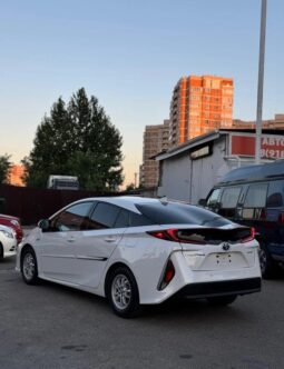 
										Toyota Prius full									