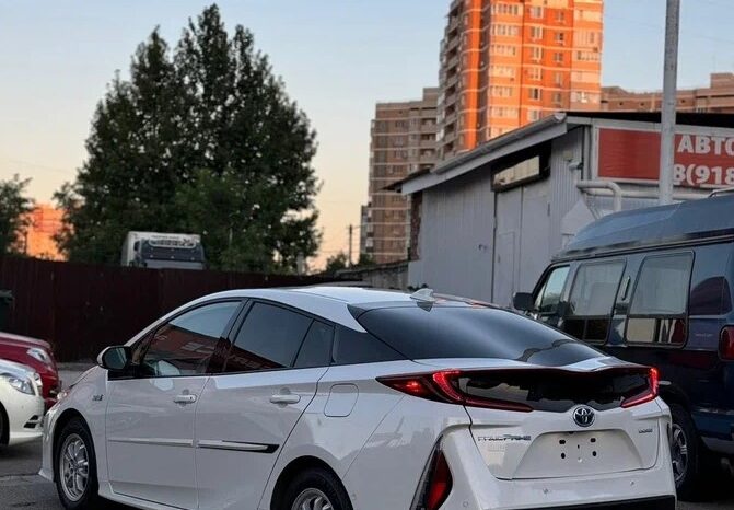 
								Toyota Prius full									