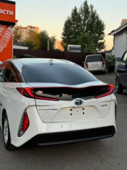 
										Toyota Prius full									