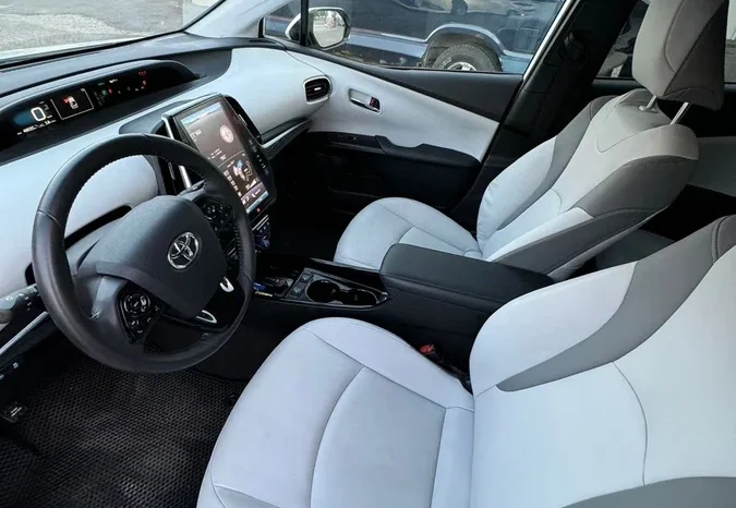 
								Toyota Prius full									