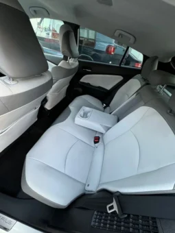 
										Toyota Prius full									