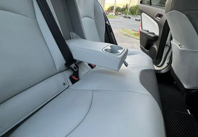 
								Toyota Prius full									
