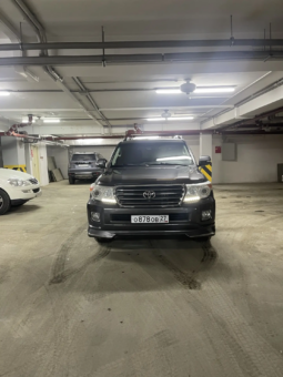 
										Toyota Land Cruiser 200 full									