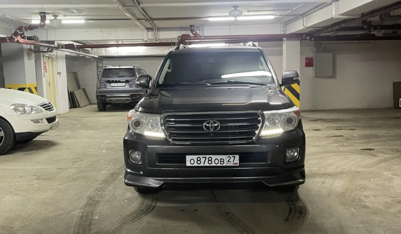 
								Toyota Land Cruiser 200 full									