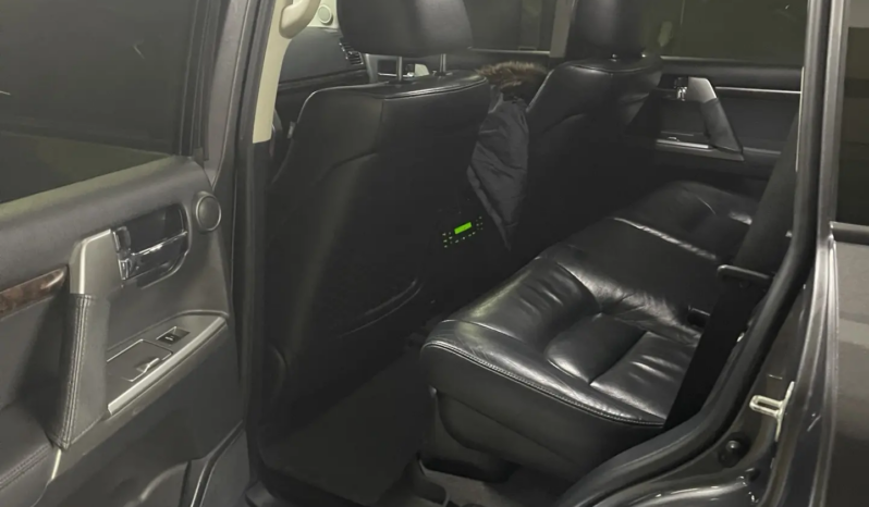 
								Toyota Land Cruiser 200 full									
