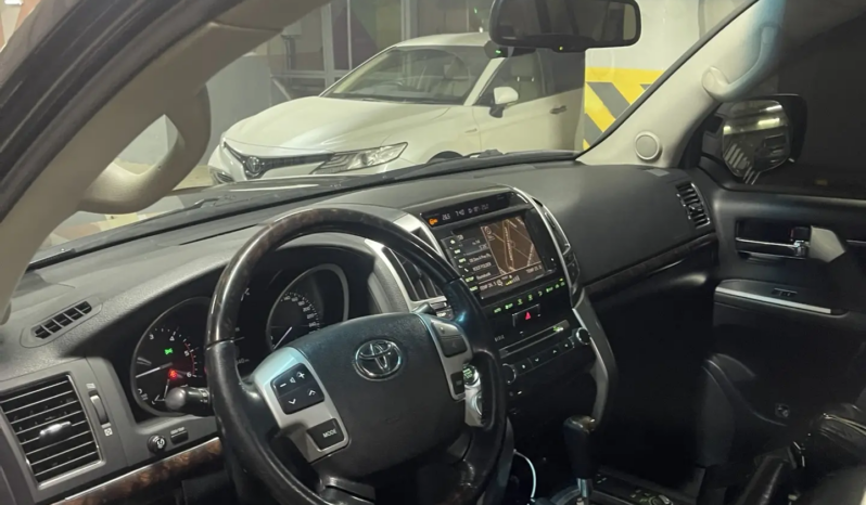 
								Toyota Land Cruiser 200 full									