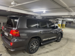 
										Toyota Land Cruiser 200 full									