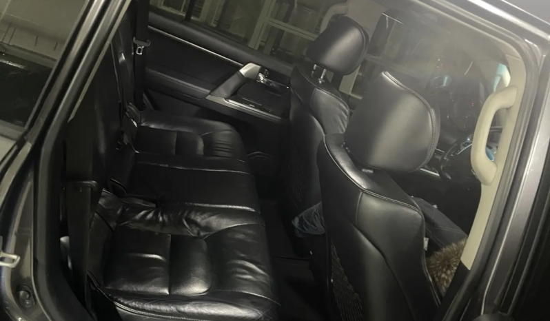 
								Toyota Land Cruiser 200 full									