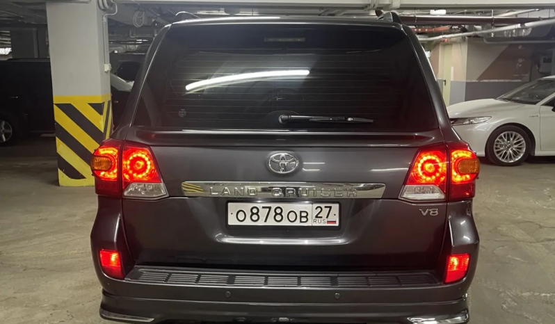 
								Toyota Land Cruiser 200 full									