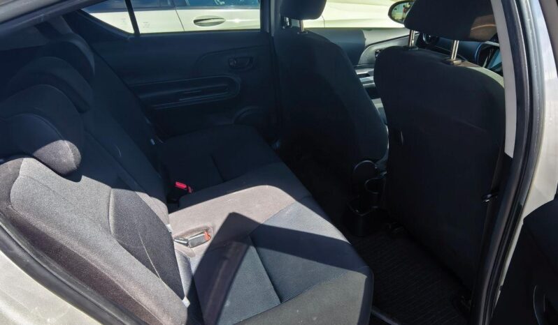 
								Toyota Aqua full									