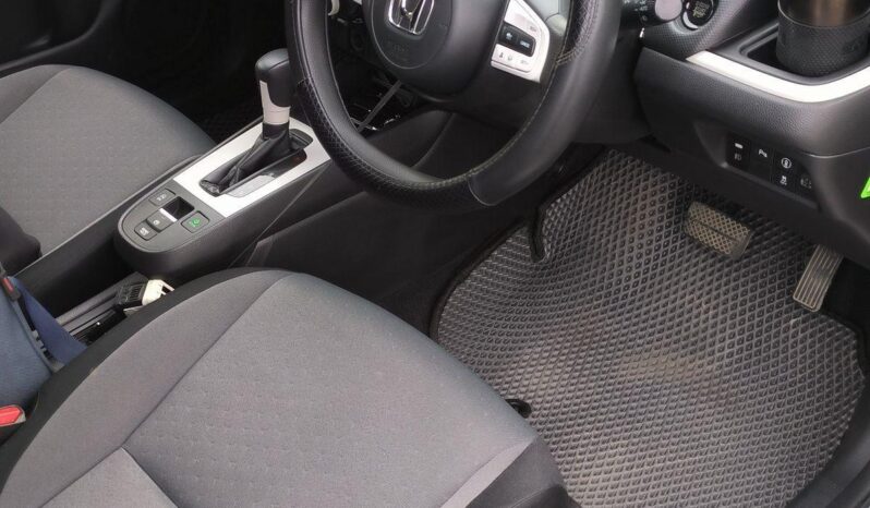 
								Honda Fit full									