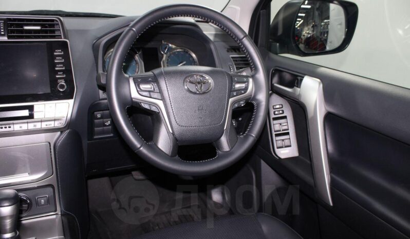 
								Toyota Land Cruiser Prado full									