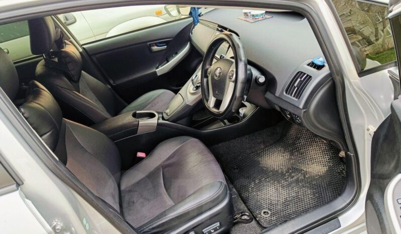 
								Toyota Prius 30 full									